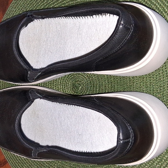 Vionic Black Leather Kearney Slip On Platform Comfort Sneakers Size 11 - Picture 8 of 11